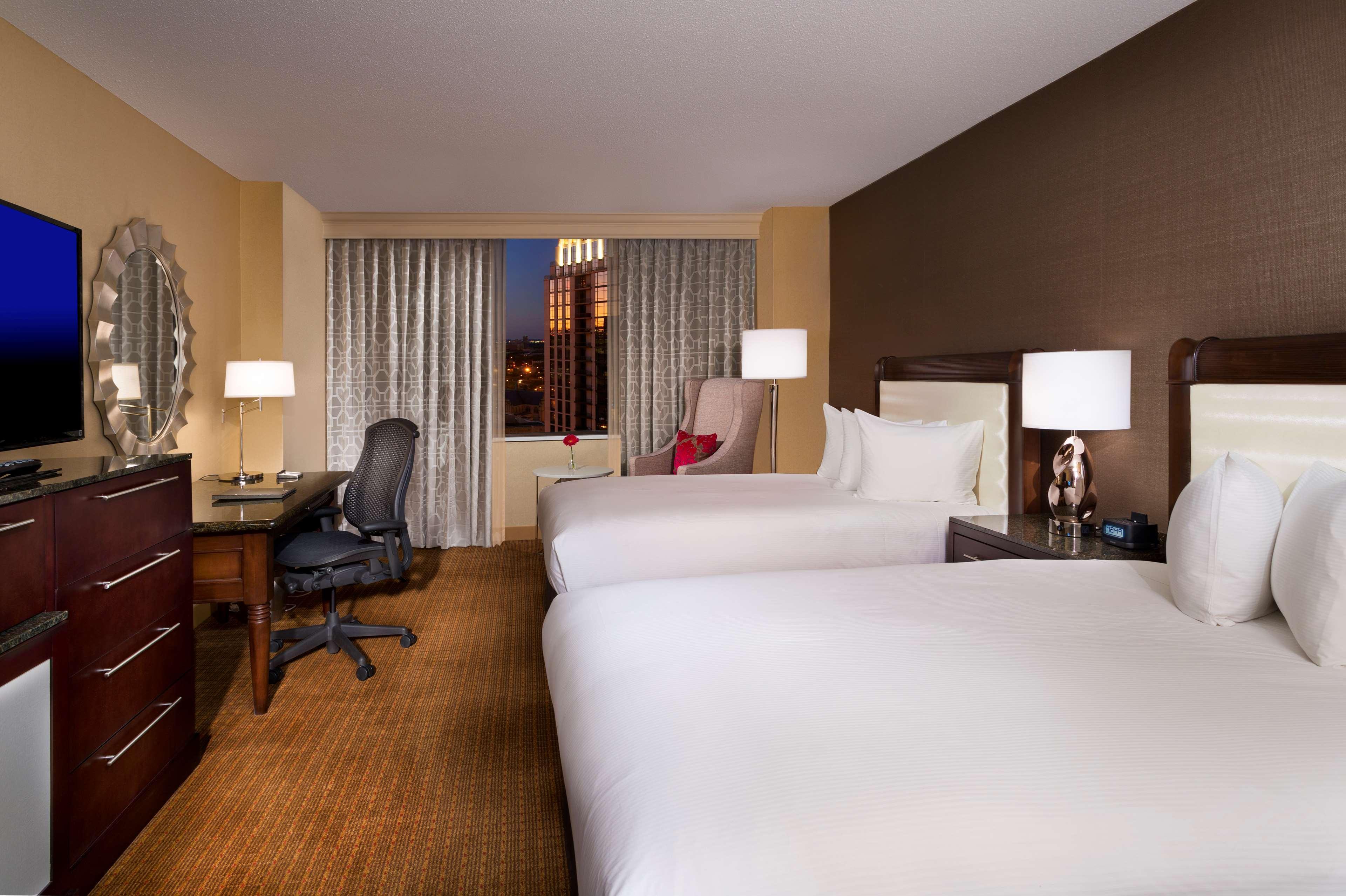 Hilton מיניאפוליס מראה חיצוני תמונה