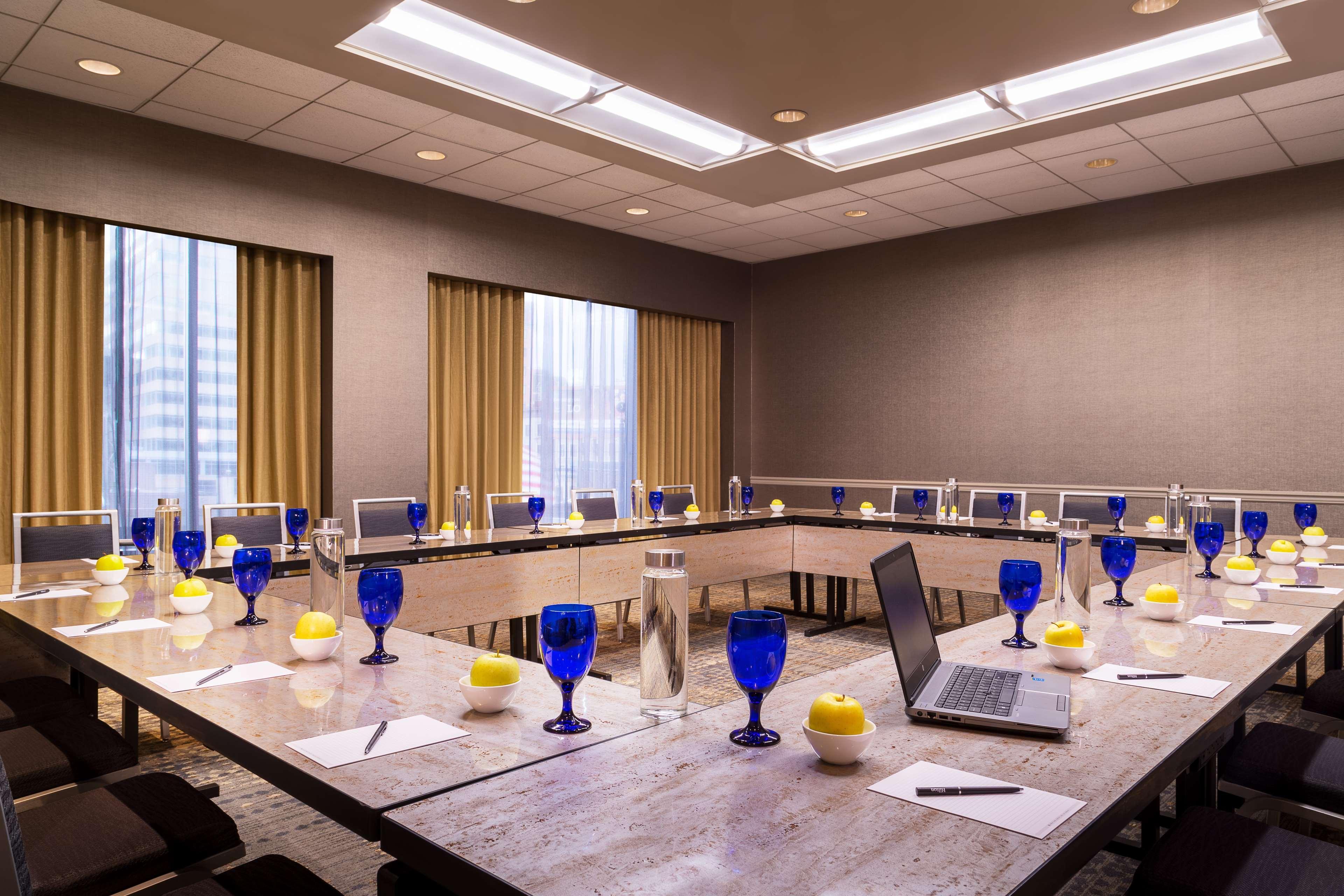 Hilton מיניאפוליס מראה חיצוני תמונה